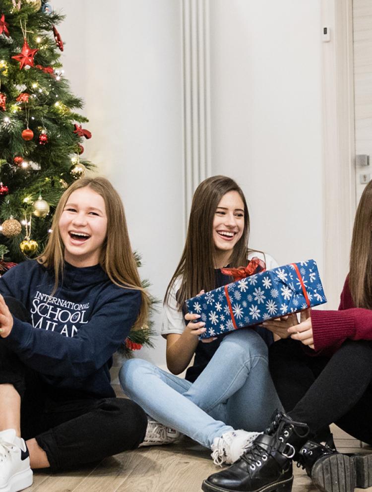 Boarding-Activities-Christmas-Tree-Students