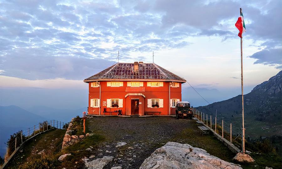 red-house-on-hill red-house-on-hill