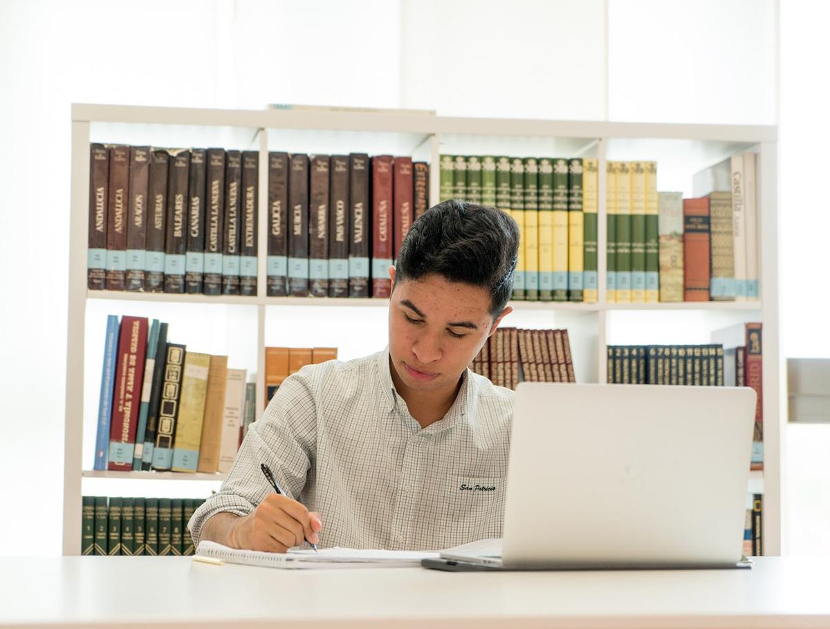 CSP-Toledo-IB-Diploma-laptop CSP-Toledo-IB-Diploma-laptop