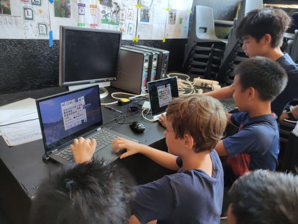 SGIS-SUmmer-Camp-Students-playing-minecraft
