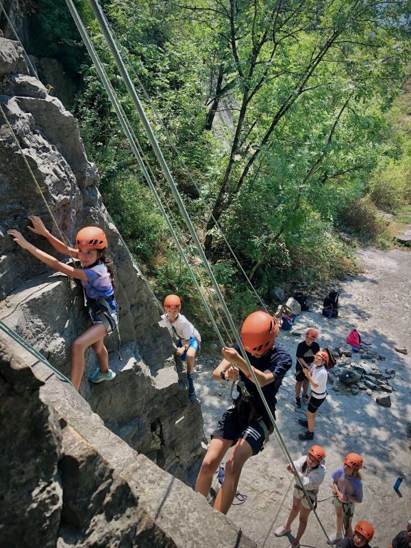 SGIS-Summer-Camps-Rockclimbing