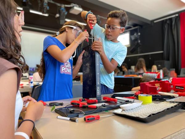 SGIS-Summer-Camps-Steam-students